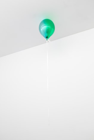 Jeppe Hein, Medium Turquoise and Dark Green Mirror Balloon (vertical)