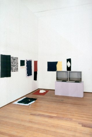 Karen Kilimnik, Clothes, 1992