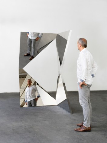 Jeppe Hein, Twisted Geometric Mirrors III