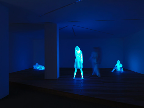 Doug Aitken 3 Modern Figures (don&rsquo;t forget to breathe)