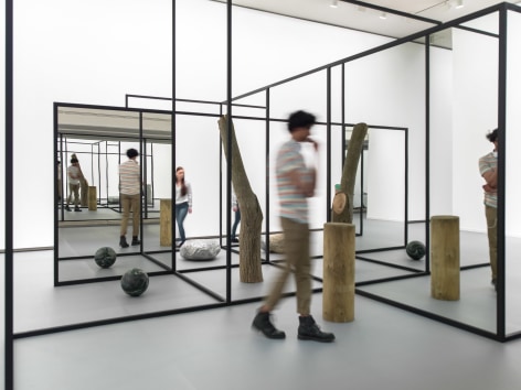 Installation view: Alicja Kwade, AMBO, Kunsthalle Kiel, 2018