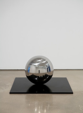 Jeppe Hein, Spinning Ball 50, 2007