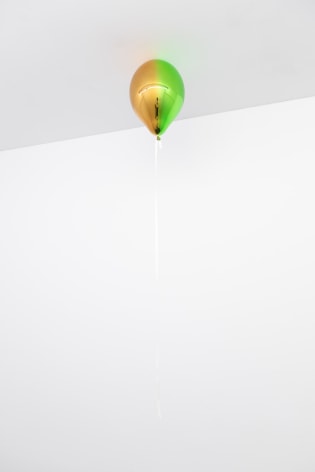 Jeppe Hein, Medium Orange and Dark May Green Mirror Balloon (vertical)