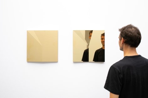 Jeppe Hein, FOLDED REFLECTIONS II (gold)