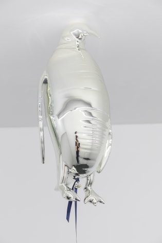Jeppe Hein, Floating Penguin Mirror Balloon (silver - looking down)