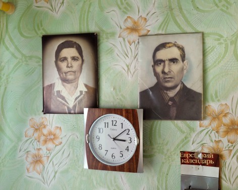 Stephen Shore, Home of Abram and Malka Dikhtayar, Bazaliya, Khmelnytska Province, Ukraine, July 27, 2012