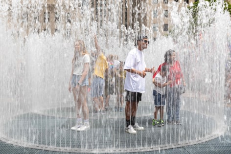 Installation view: Jeppe Hein,&nbsp;Changing Spaces&nbsp;at Rockefeller Center, June 21 &ndash; October 14, 2022 &copy; Studio Jeppe Hein, Courtesy the artist; Rockefeller Center; 303 Gallery, New York; and K&Ouml;NIG GALERIE, Berlin. Photos by Anna Morgowicz.