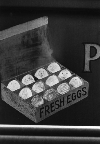 Helen Levitt Egg Graffiti NYC 1939