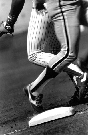 Sylvia Plachy Baseball Pli&eacute;, 1982