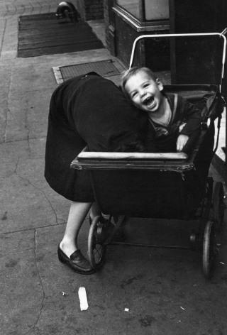 Helen Levitt NYC 1945