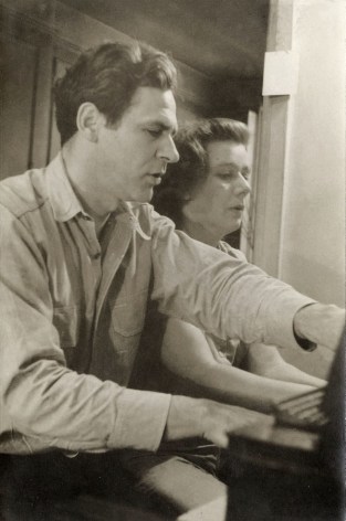 Helen Levitt James and Mia Agee 1945