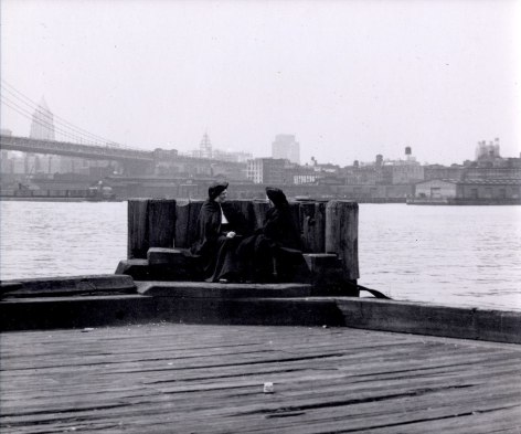 Helen Levitt NYC, East River, circa 1945