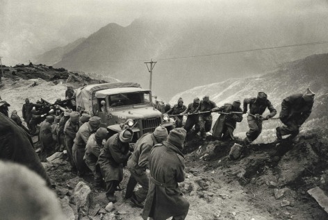 Larry Burrows Indian Troops in the Himalayas during the Sino-Indian conflict, 19