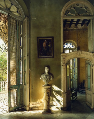 Andrew Moore,&nbsp;Casa Veraniega, Galeria, Havana,&nbsp;1998. Chromogenic print.