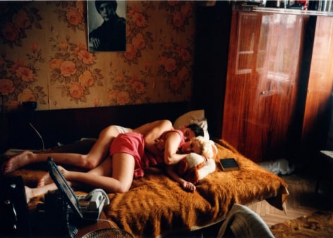 Bertien van Manen,&nbsp;Rostov on the Don (Maxim and Tanja Sleeping), 1993. Chromogenic print, 16 x 20 inches.