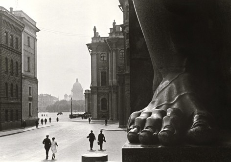 At the Hermitage, Leningrad, 1930, Gelatin silver print mounted on board