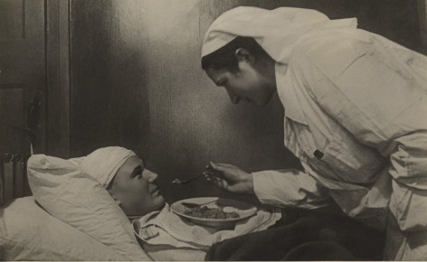 Senior Red Cross nurse A. Kozlova sees that wounded men receive meals on time (Photo by E. Mikulina)