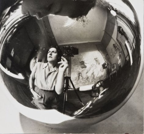 Annemarie Heinrich Self-portrait with children, 1947