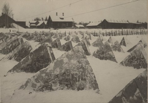 Anti-tank obstacles erected on the city&#039;s outskirts