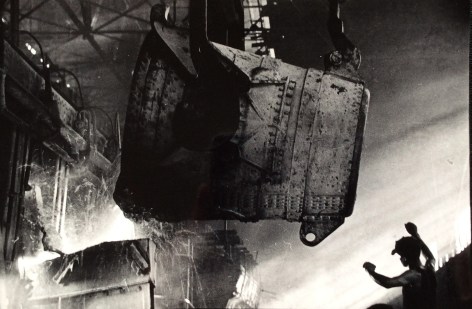 Pig&shy;iron Pouring, 1938&nbsp;&nbsp;, Gelatin silver print