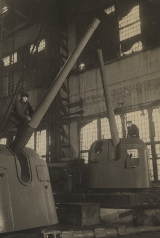 Leningrad war factories produce formidable weapons of war