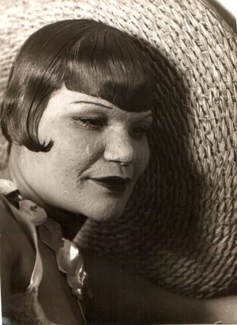 Henri, Woman with straw hat, 1930