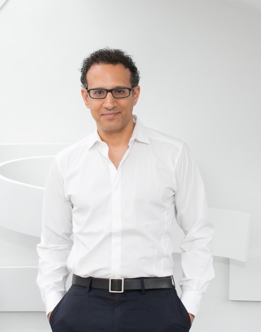 Artist Ghiora Aharoni