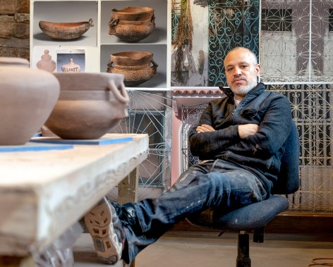 Artist Carlos Rol&oacute;n