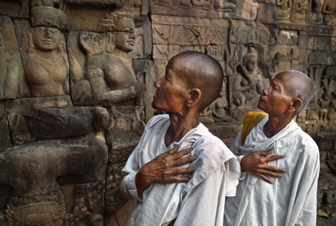 Steve McCurry, Buddhist nuns at the Leper King Terrace, Angkor Wat, Cambodia, 1998, ultrachrome print, 20 x 24&nbsp;inches/50.8x61 cm