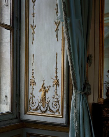 Robert Polidori, Boiserie and curtain, Cabinet de la Méridienne, CCE.02.027, Corps Central - 1 er etage, Château de Versailles, France, 2007, archival pigment inkjet print