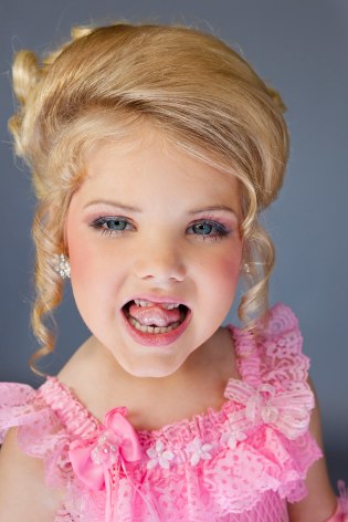 Pageant winner and &quot;Toddlers and Tiaras&quot; star Eden Wood, 6, Los Angeles, 2011, 40 x 26 3/4&nbsp;Inches,&nbsp;Archival Pigment Print, Combined Edition of 25
