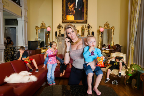 Jackie with some of her children in her living room, Windermere, 2009, 26 3/4 x 40 Inches,&nbsp;Archival Pigment Print, Combined Edition of 25