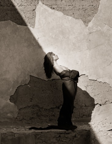 Herb Ritts Draped Woman, Marrakech, 1985