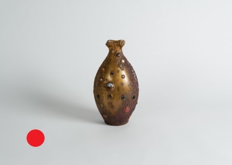 Vase inlaid stones