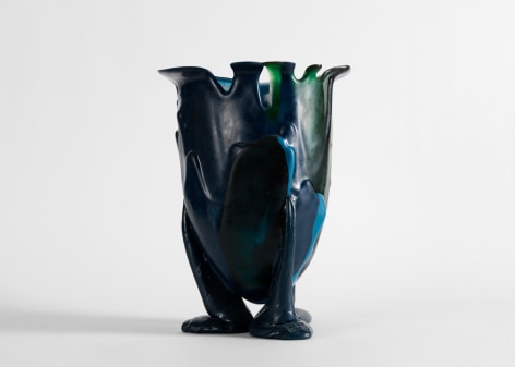 pesce resin vase