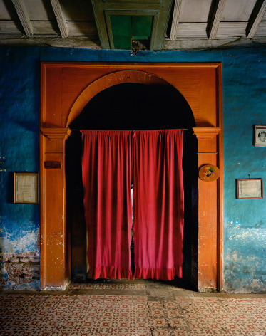 Andrew Moore, Cortina Roja, Sancti Sp&iacute;ritus, Cuba, 1999, Archival pigment print