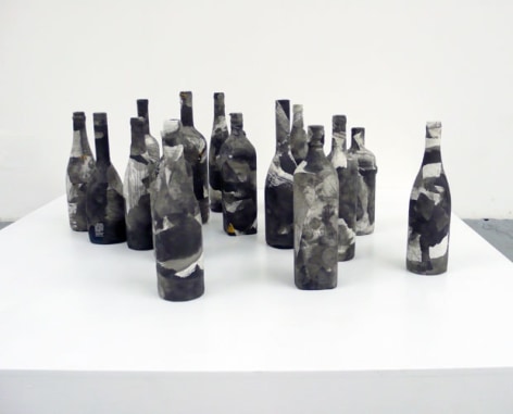 New York Series&nbsp;紐約》系列2004Glass bottles, Chinese ink on Xuan paper&nbsp;玻璃瓶、宣纸、墨Various sizes&nbsp;尺寸不一