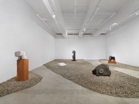 Installation view of Minoru Niizuma: Waterfall in Autumn Wind at Tina Kim Gallery (November 10&mdash;December 10, 2022). Courtesy of the Estate of Minoru Niizuma and Tina Kim Gallery. Photo by Dario Lasagni&nbsp;