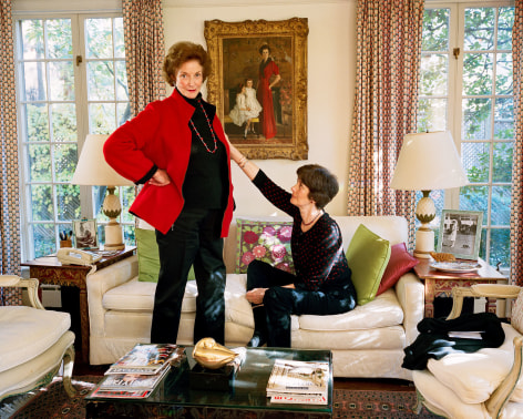 Sage Sohier, Mum and Laine in front of family portrait, Washington D.C., 2011