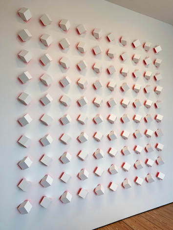 Luis Tomasello, Mural Chromoplastique, 2013/2022. Acrylic on wood, 100 modules, 102 3/8 x 102 3/8 x 4 7/8 in.&nbsp;