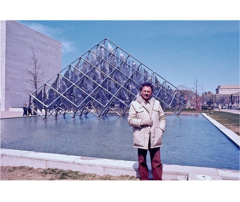Alejandro Otero, with&nbsp;Delta Solar 1977, kinetic sculpture made of&nbsp;stainless steel, at the National Air and Space Museum in Washington, D.C. Photo courtesy of the Otero Pardo Foundation Archives.