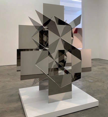 Francisco Sobrino, Transformation Instable 1/3, 1971/2013. Mirror-polished stainless steel, 85 7/8 x 61 3/8 x 57 7/8 in. (218 x 156 x 147 cm.)