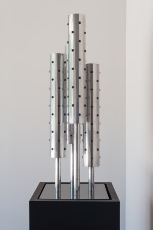Gregorio Vardanega, Sans Titre, 1969. Aluminum, glass, metal, wood, light bulbs, motor, 54 1/8 x 14&nbsp; 1/8 x 14&nbsp; 1/8 in. (137.5 x 35.9 x 35.9 cm.)