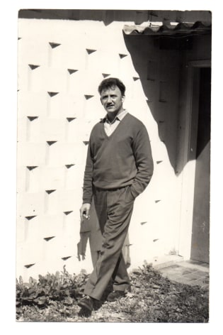Alejandro Otero outside his studio, 1960. Photo courtesy of the Otero Pardo Foundation Archives