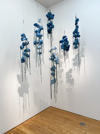 Sandra Monterroso, Puntos en resistencia azul. Edition of 13,&nbsp;2019. Installation Indigo dyed yarn, loop, steel rope, 13 knots, 47 3/16 x 47 3/16 in.