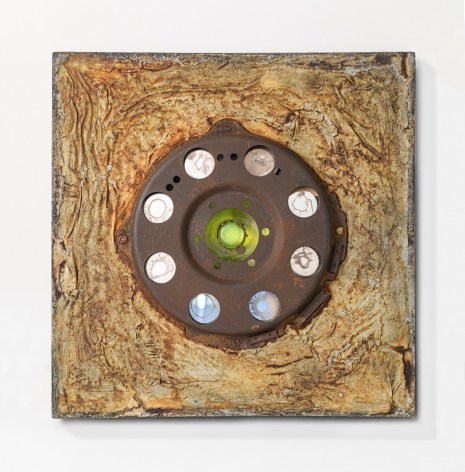 Elsa Gramcko, Experiencia de luz [Light Experience], 1966. Car clutch, mirrors and diverse materials on wood, 21 5/8 x 21 5/8 in. (55 x 55 cm.)