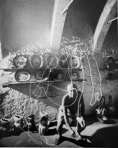 Gjon Mili, Pablo &#039;Draws&#039; a Centaur in the air with Light, Voulangis, France, 1949