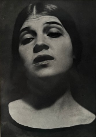 EDWARD WESTON, Tina&nbsp;Modotti&nbsp;Reciting, 1924.&nbsp;