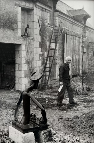 Henri Cartier-Bresson, Max Ernst, Huismes, France, 1955