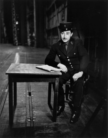 Evelyn Hofer, Guard, Paris, 1967